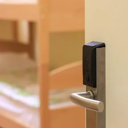 Budget Jelica Hostel *