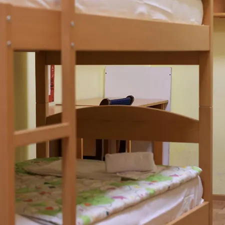 Budget Jelica Hostel *